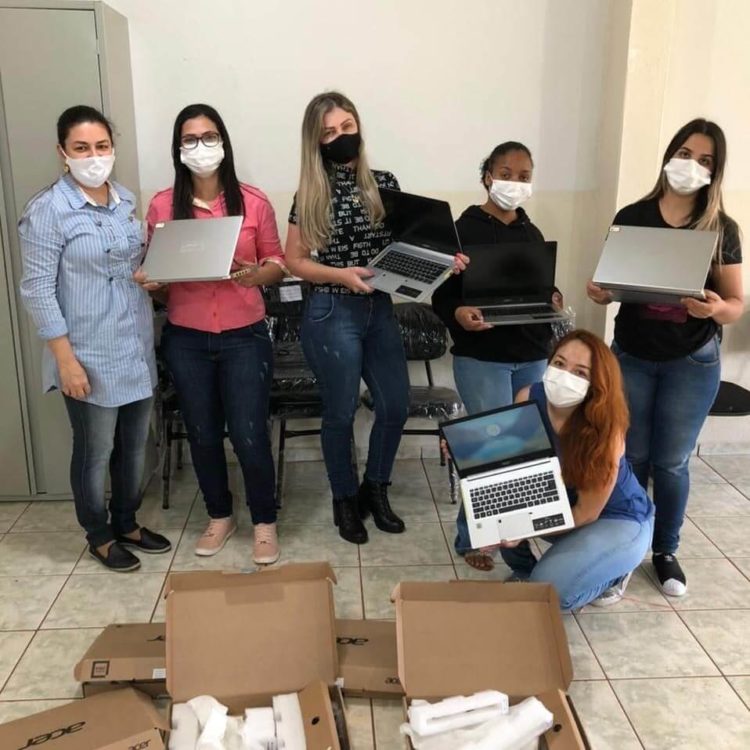 Município recebe cinco novos notebooks