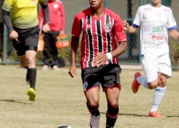 Juninho, filho do Chicletão, sonha jogar nas principais ligas