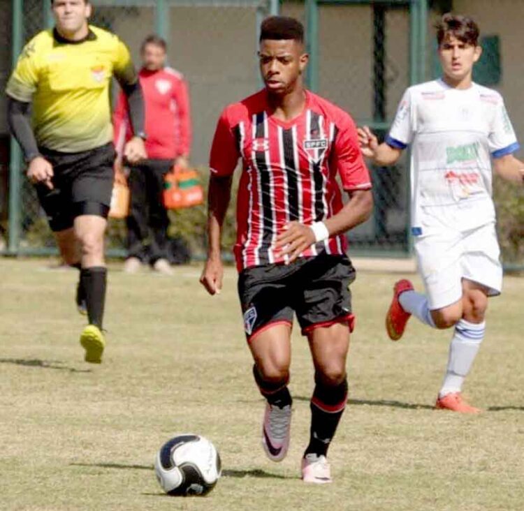 Juninho, filho do Chicletão, sonha jogar nas principais ligas