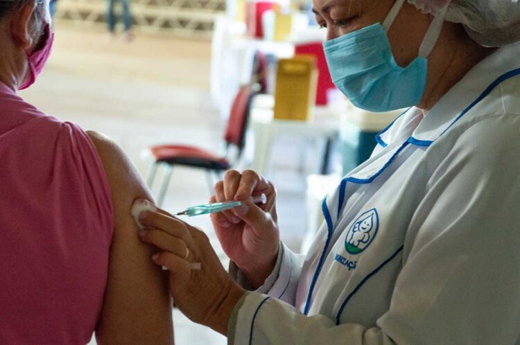 Pessoas com 40 anos de idade já podem se vacinar contra a Covid-19