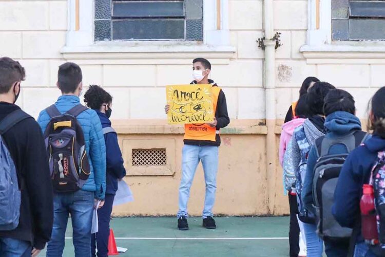 Alunos das escolas estaduais retomaram aulas presenciais nesta quarta com segurança