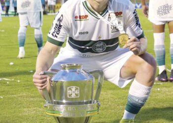 Do Distrito de Graciosa ao Coritiba:  a trajetória de Geovane Meurer