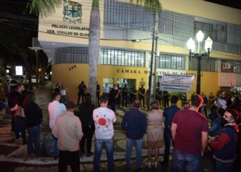 PREVIDÊNCIA DO MUNICÍPIO – Servidores protestam em noite de votação