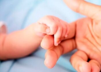 Licença maternidade para mães adotantes é um dos  benefícios do Projeto de Lei que propõe alterações