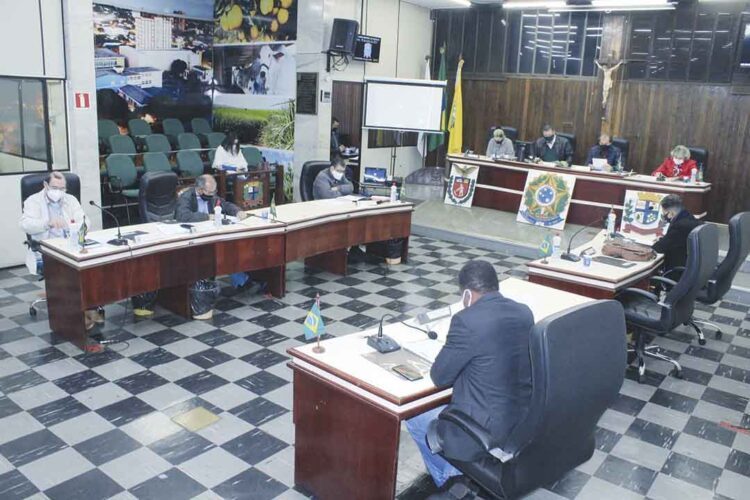 Vereadores aprovam projeto que altera lei  em benefício dos servidores de Paranavaí