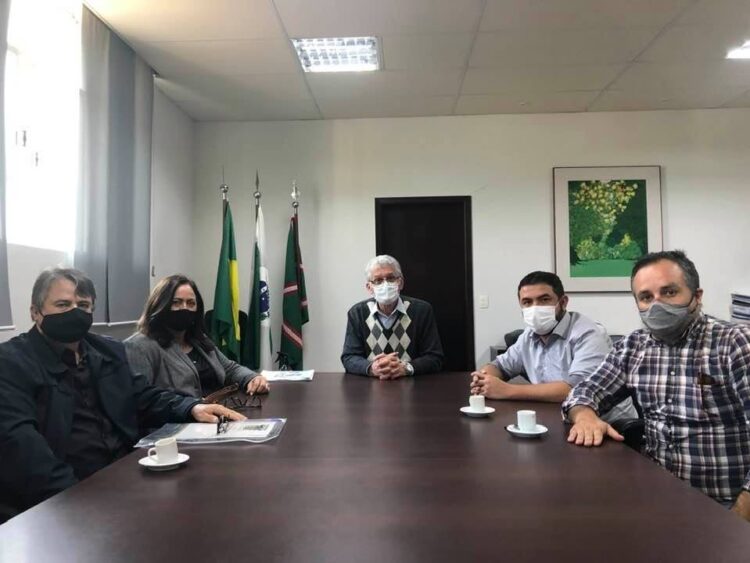 Prefeita cumpre agenda em Curitiba e ajusta  detalhes para pavimentação da Estrada do Leoni