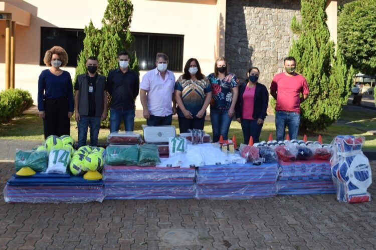 São Pedro do Paraná recebe materiais  esportivos para as escolas municipais