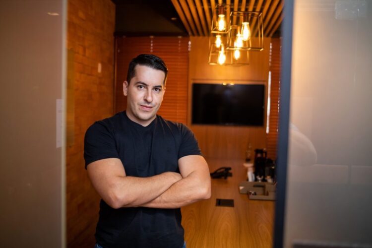 Educador financeiro sugere que consumidor endividado busque a negociação com credores