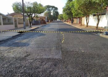 Itaúna do Sul realiza melhorias no asfalto com recursos próprios