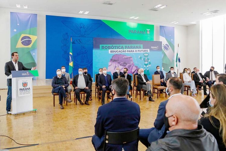 Governador confirma investimento de R$ 82  milhões para melhorar infraestrutura das escolas
