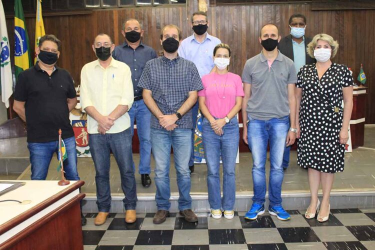 Vereador solicita revisão nos tempos dos semáforos ao diretor da DITRAN