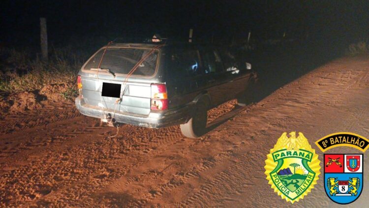 Em área rural, PM localiza carro possivelmente utilizado para transporte de animais furtados