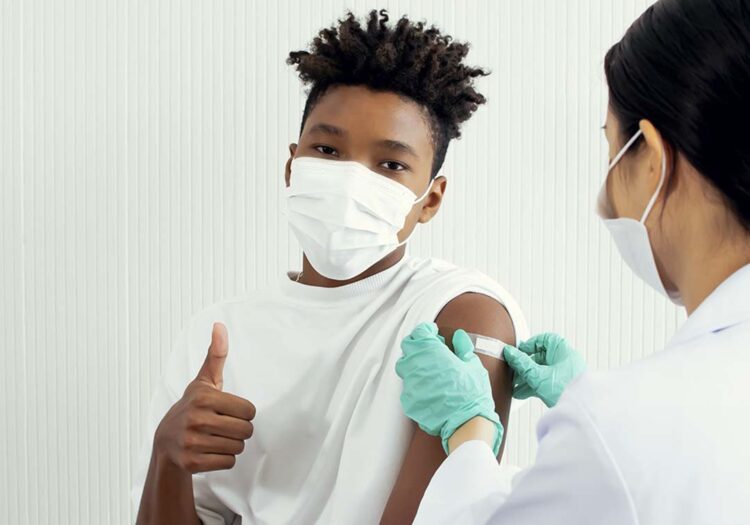 Paranavaí começa a vacinar adolescentes de 17 anos sem comorbidades nesta terça-feira