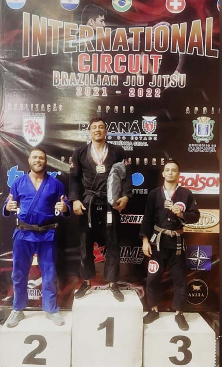 Lutador de Paranavaí é campeão em duas  categorias no International Circuit Brazilian