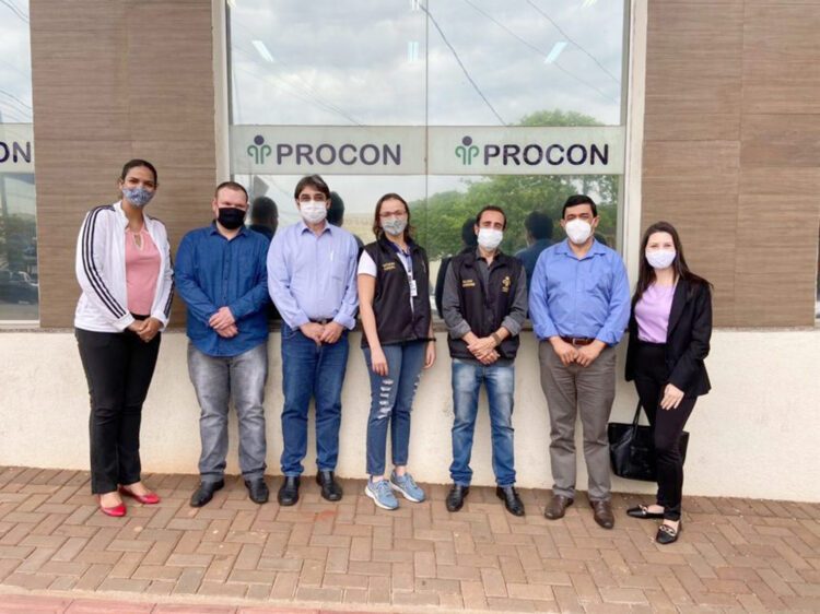 Procon recebe visita de servidores de Campo Mourão