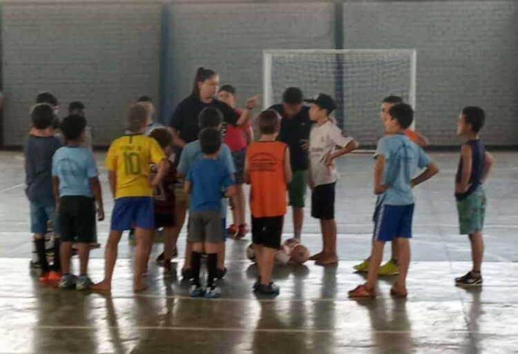 Município inicia projeto esportivo com crianças dos Distritos de Ivaína e Santa Esmeralda