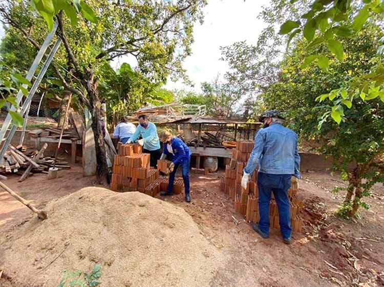 Escorpiões são encontrados em quintal durante arrastão realizado por servidores