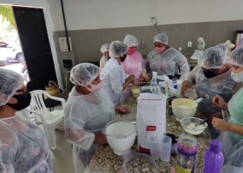 Curso de preparo e decoração de  bolos vai até a próxima sexta-feira