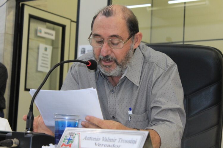 Comerciantes contestam retirada de vagas de estacionamento