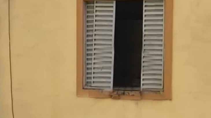 Grávida tenta pular janela de prédio para escapar de agressão de marido