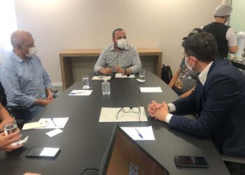 Prefeitura estuda instalação de usina de energia  fotovoltaica para atender famílias de baixa renda