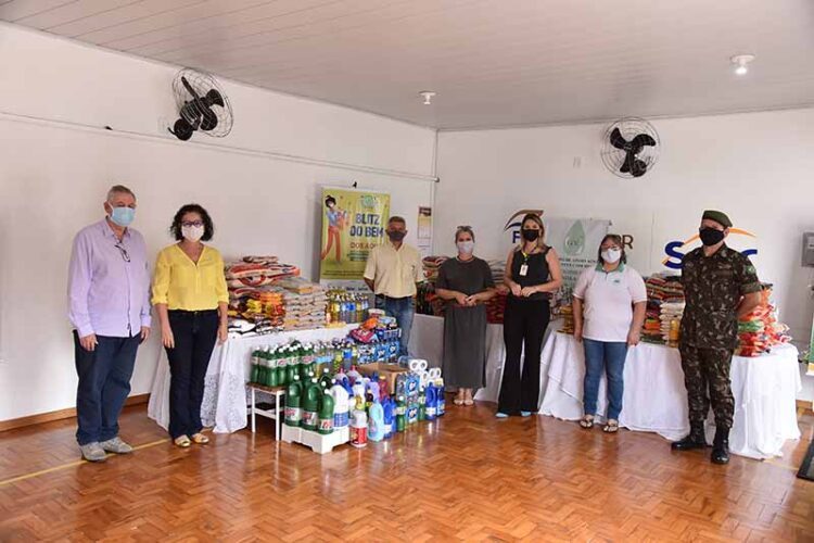 Sesc e Tiro de Guerra de Paranavaí entregam mais de uma tonelada de alimentos a instituições