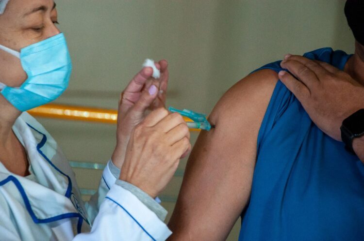 Secretária de Saúde de Paranavaí explica antecipação da vacina contra Covid-19