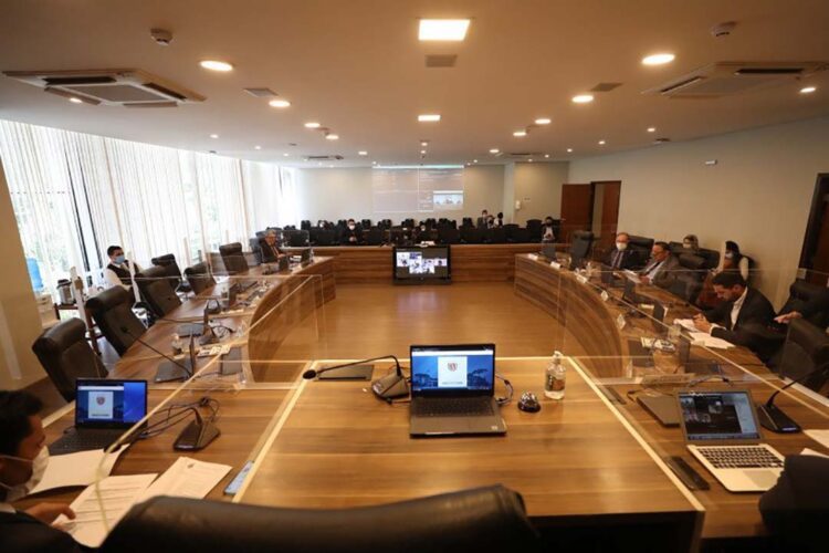 Assembleia aprova benefício de R$ 80 a famílias vulneráveis