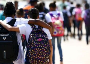 Paraíso do Norte lança programa de  distribuição de absorventes femininos