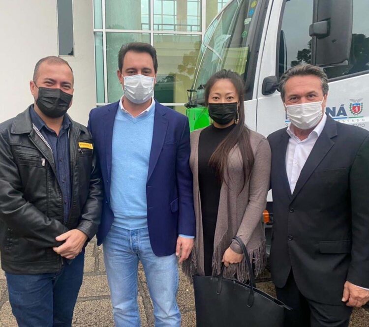 Prefeito Eliel recebe caminhão-pipa do Governo do Estado