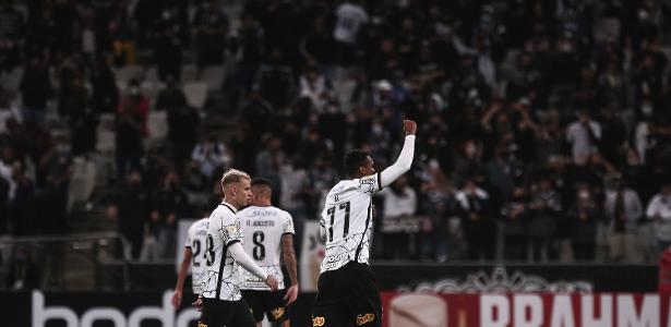 Após início turbulento, Corinthians encaixa com Sylvinho e muda perspectiva