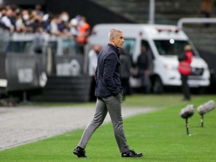 Sylvinho atinge 40% de aproveitamento com Corinthians em Itaquera pela 1ª vez