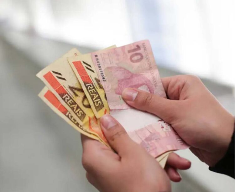 Famílias gastaram R$ 230 bilhões com pagamentos de juros no primeiro semestre