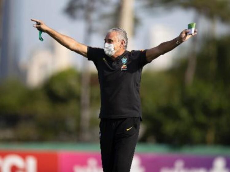 Tite rejeita clima de guerra no clássico e pede força mental à seleção