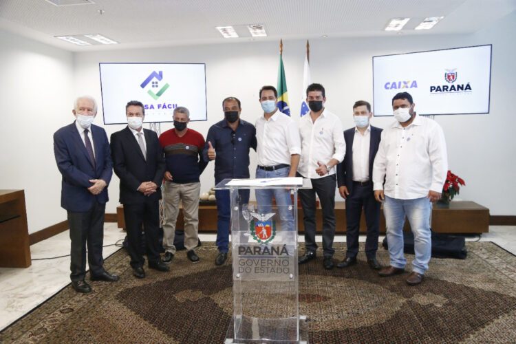 Prefeito se reúne com o governador Ratinho Jr  para tratar da pavimentação do Porto Maringá