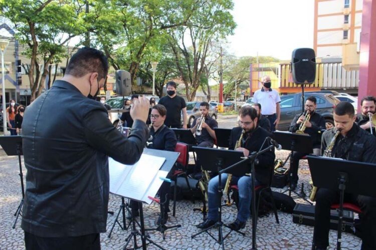 Show da Orquestra Municipal marca abertura das atividades noturnas
