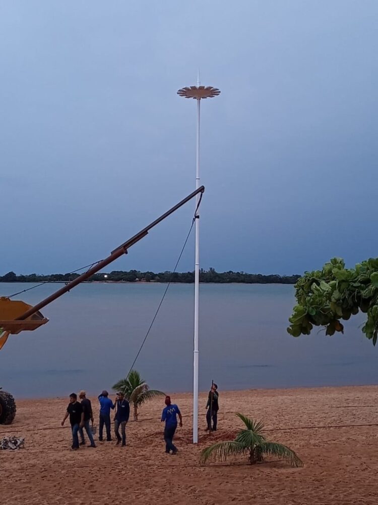Praia do Porto São José recebe iluminação de Led e passa ser frequentada nas noites de calor