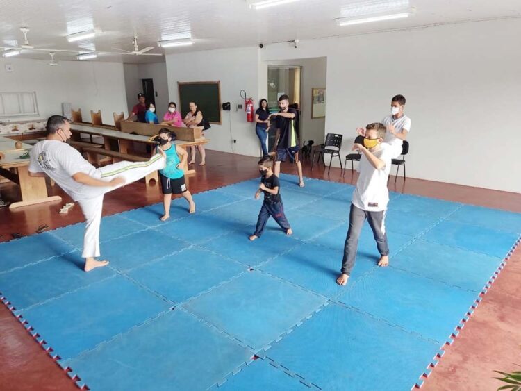 Ainda tem vagas para as oficinas de capoeira, violão e canto