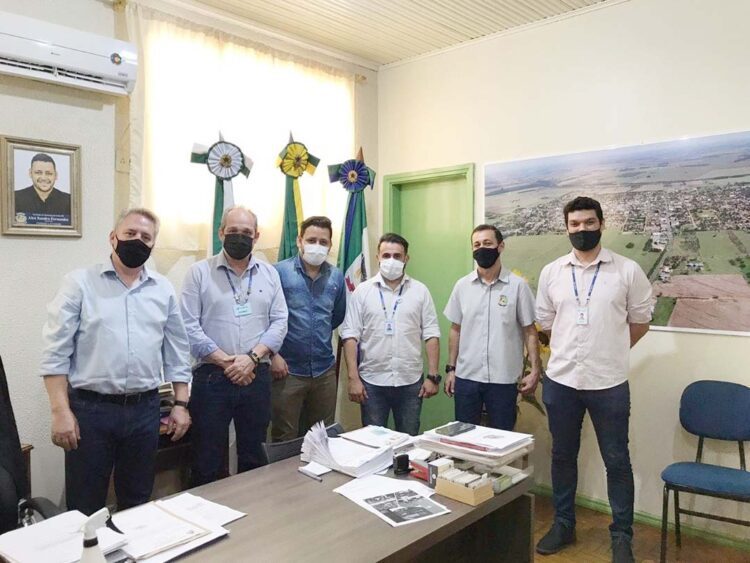 Prefeito recebe técnicos para debater ampliação do “Programa Tarifa Social”