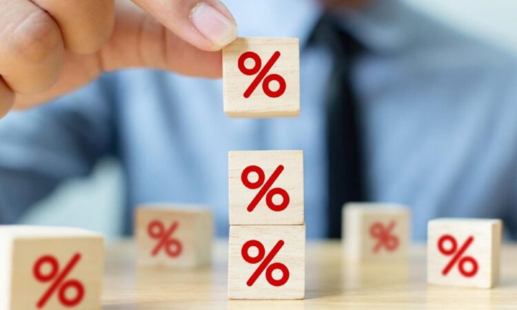 Juros cobrados de empresas e famílias sobem em outubro, diz BC