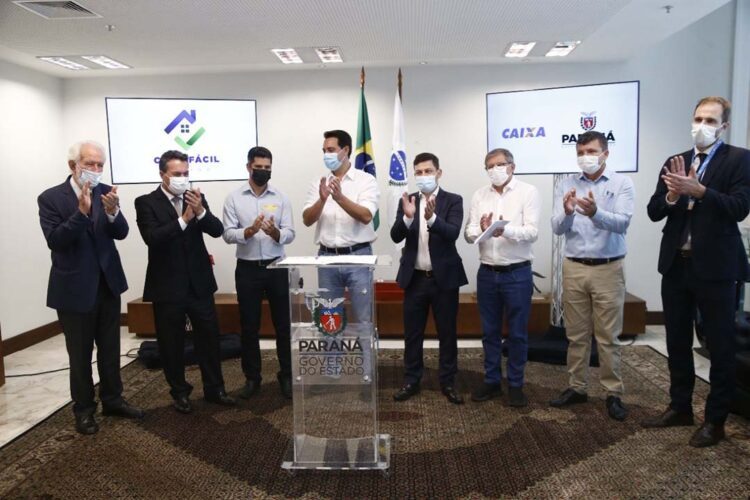 Prefeito de Terra Rica assina convênio Casa Fácil Paraná