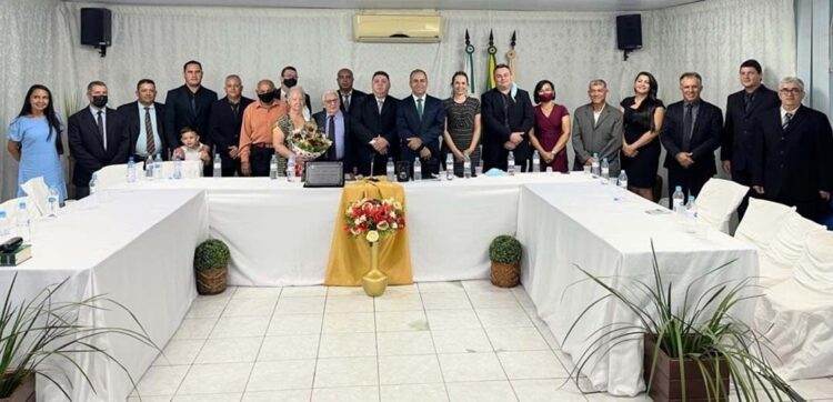 Câmara entrega título de Cidadão Honorário ao médico Orlando de Oliveira