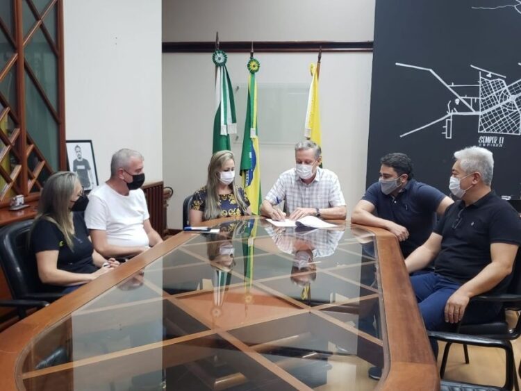 Lei do Fundeb é alterada e município pode  bonificar todos os profissionais da educação