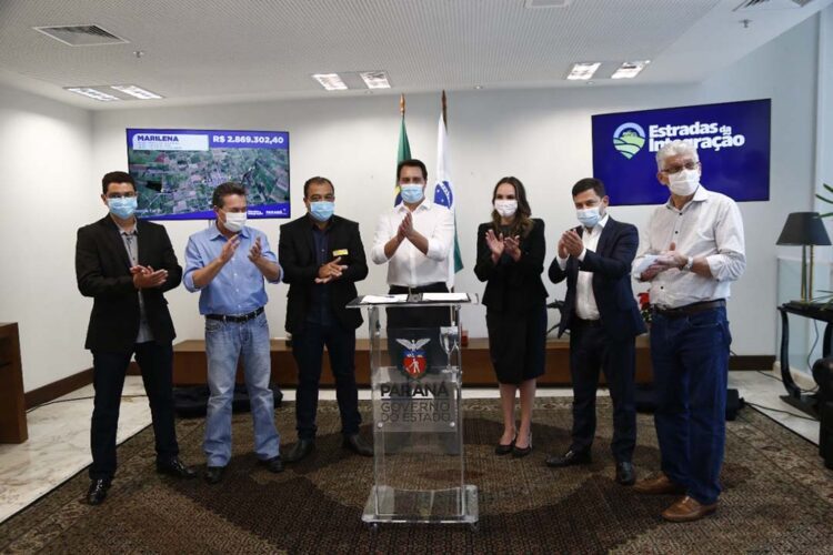 Ratinho Junior libera mais de R$ 2 milhões para a pavimentação de estradas rurais