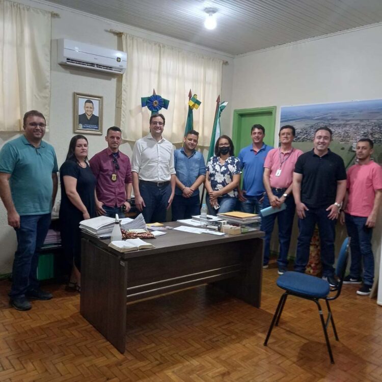 Prefeito Alex recebe visita do  deputado estadual Homero Marchese