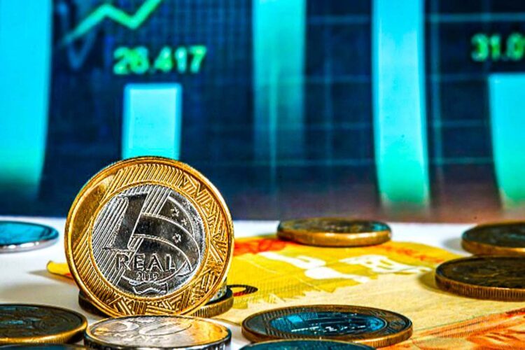 Alta de juros no Brasil afeta expectativa de empresas e demanda do consumidor