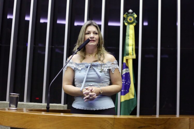 Deputada federal Aline Sleutjes destina recursos para Marilena e anuncia pré-candidatura ao Senado