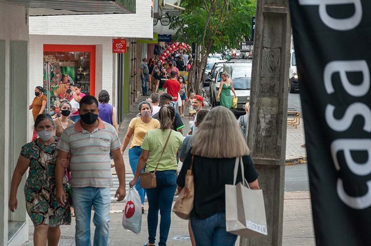 Crescimento apertado ilustra como o cenário  econômico afetou o comércio de Paranavaí