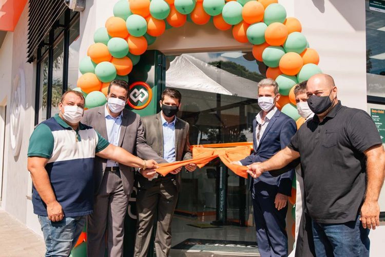 Celebrando 12 anos, agência de Tamboara reinaugura estrutura