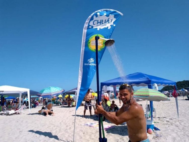 Banho de água doce depois do mar ajuda a manter saúde da pele